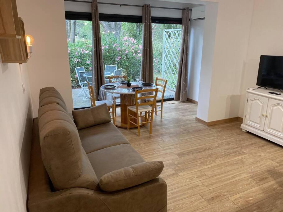 Appartement Residence Vacances Amandier Arles Bagian luar foto